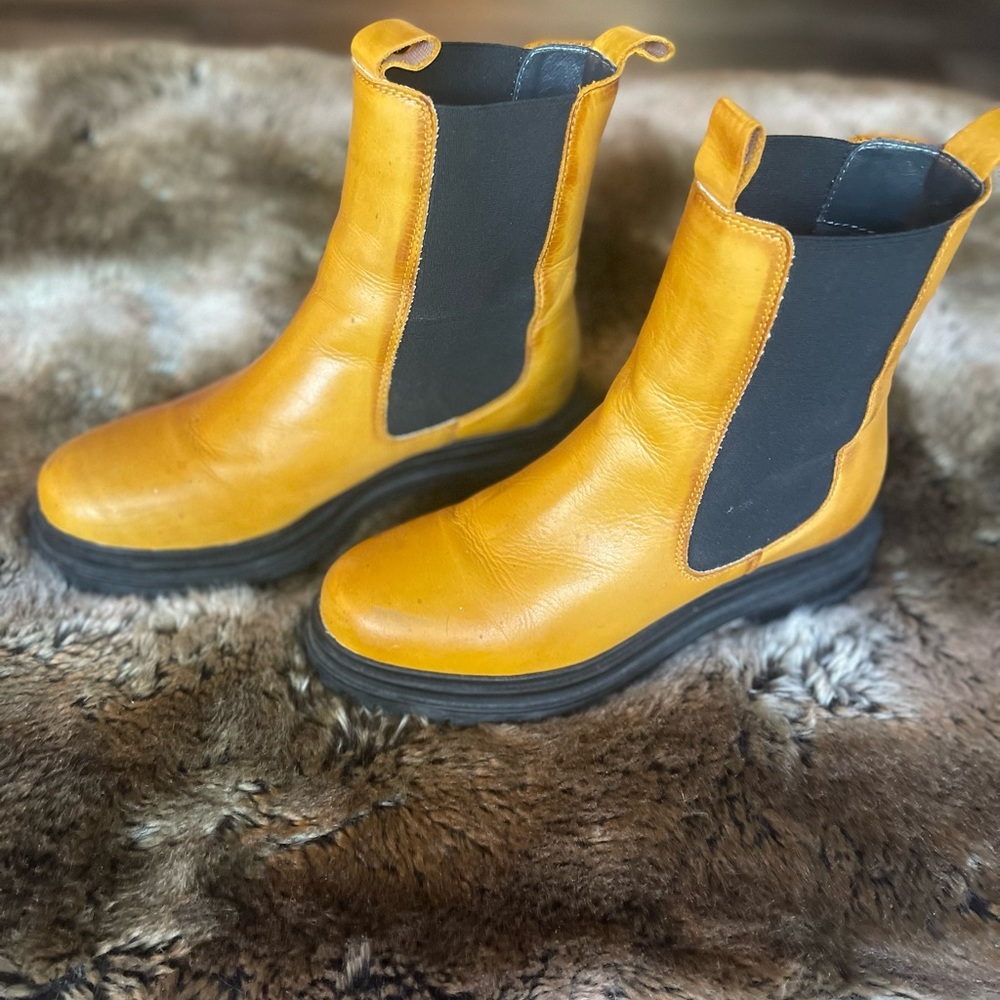 Size 38 Miz Mooz, lug, sole boots. In Ochre